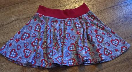Kolová sukně se srdíčky české výroby, 116
