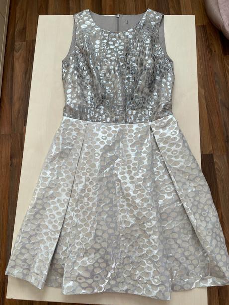 Stříbrné šaty se vzorem, vel l menší cca m i s, mo, m