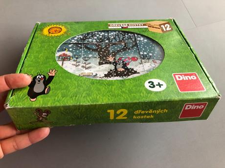 12 dřevěných kostek krtkův barevný rok 3+ dino,