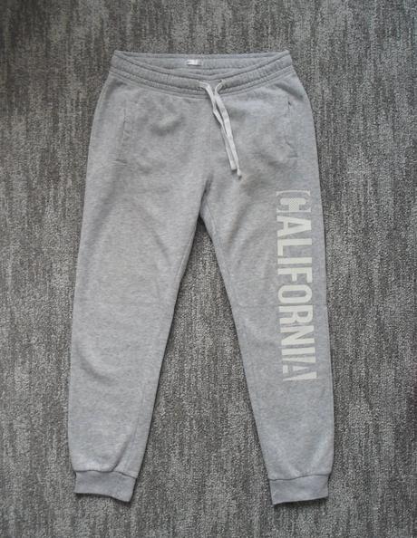 Šedé tepláky, 146