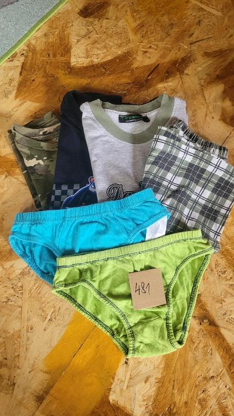 Trička, kraťasová souprava a slipy - 3 ks, 122–134