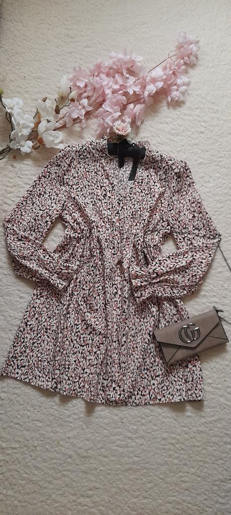 Vzorované krátké šaty s dlouhými rukávy, l