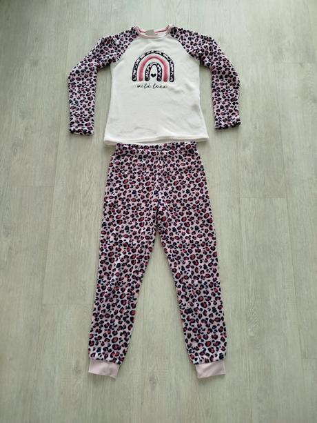 Pyžamo/domácí oděv, 158