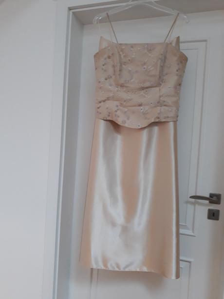 Společenské šaty, 42