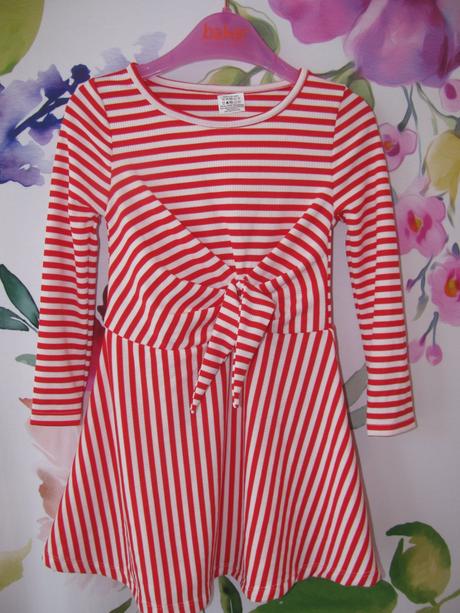 Červeno bílé elastické šaty, 98