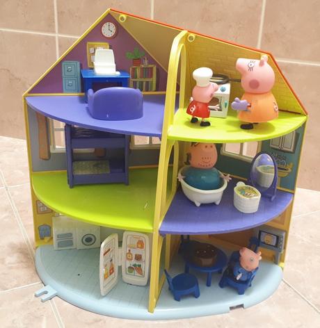 Domeček s postavičkama a příslušenstvím, peppa pig,