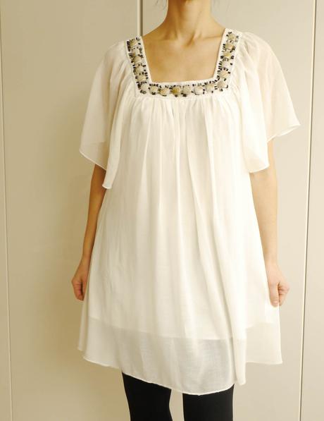 Bila tunika s kaminky ve vystrihu vel. s/m, s