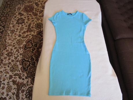 Pěkné sv. modré bavl. elast. šaty, proužkový vzor, xs