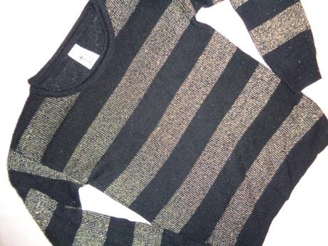 Módní pruhovaný černozlatý svetr, c&a,134