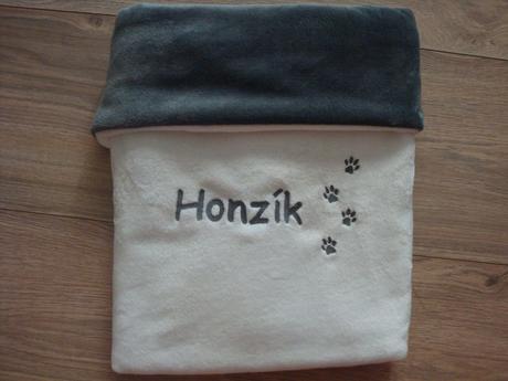 Deka s výšivkou jména na přání-více barev a obrázk,