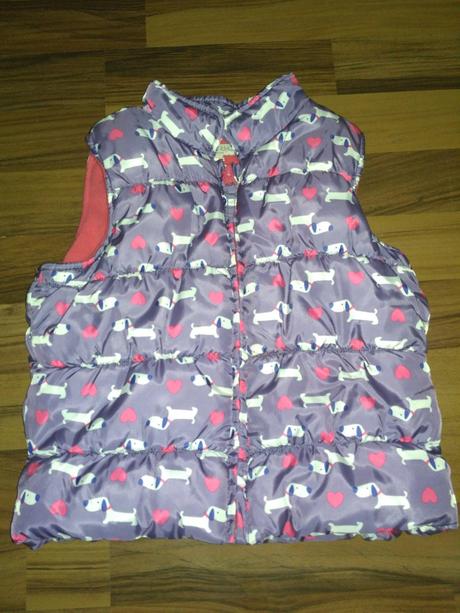 Fialová vesta s pejsky, marks & spencer,98