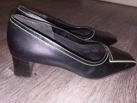 Černé kožené lodičky s bílým detailem, 39