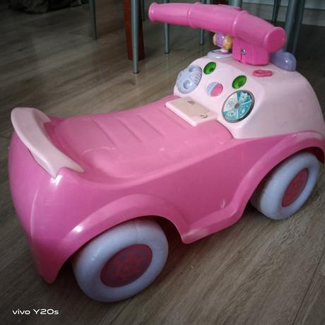 Odrážedlo autíčko,