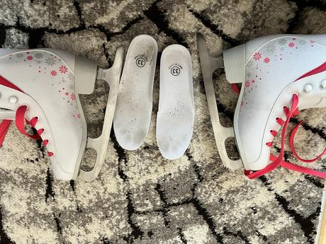 Dívčí brusle, crowned,33