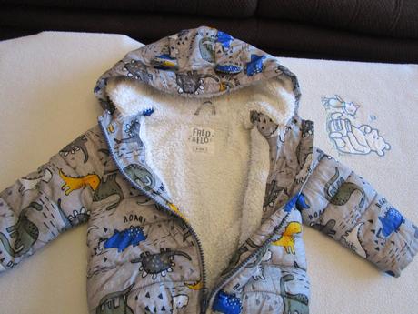 Pěkná šedá teplá zimní bunda s dinosaury, s kapucí, f&f,80