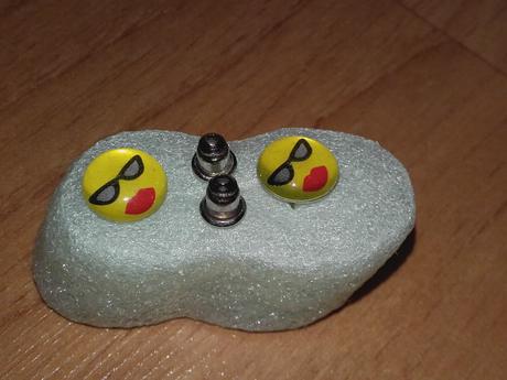 Náušnice emotikon sluneční brýle,