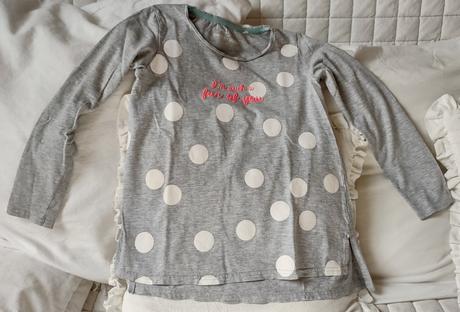 Šedé puntíkované tričko, 146