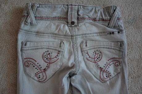Vyšívané džíny, next,116
