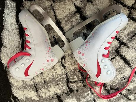 Dívčí brusle, crowned,33