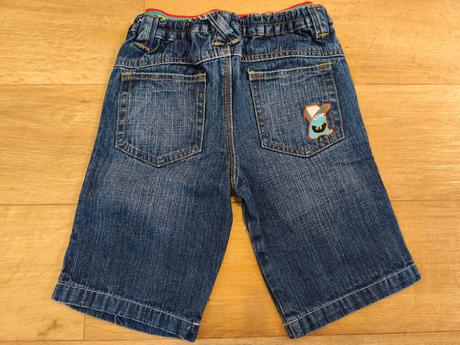 Džinové kraťasy, 110