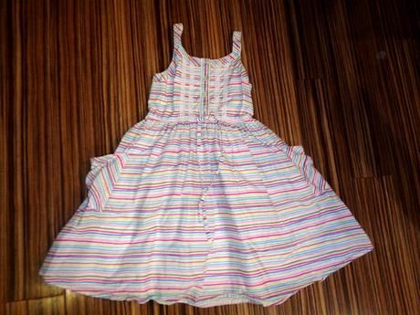 Krásné pruhované šaty s kapsami, 134