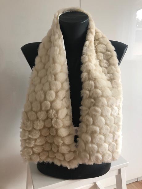 Kremovy - bily plyšový sal, h&m