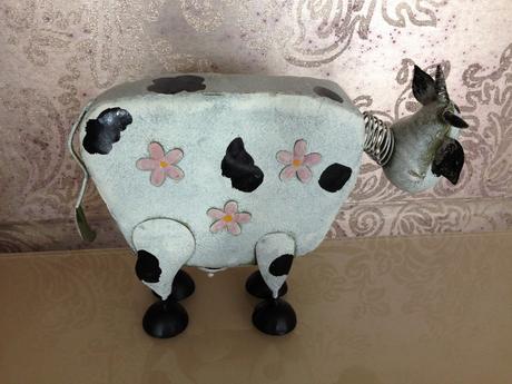 Plechová kravička dekorace balkon zahrada terasa, 