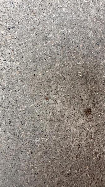 Identifikace malých broučků na balkoně: Pomozte s názorem