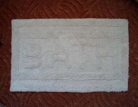 Bílá koupelnová předložka,