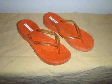 Oranžové plážové boty, žabky, vnitřní délka 24 cm, 37
