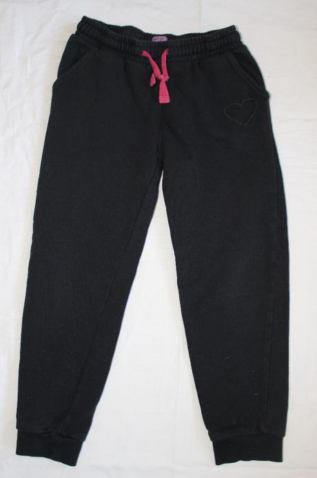 Ho50. dívčí tepláky 8-9 let, f&f,134