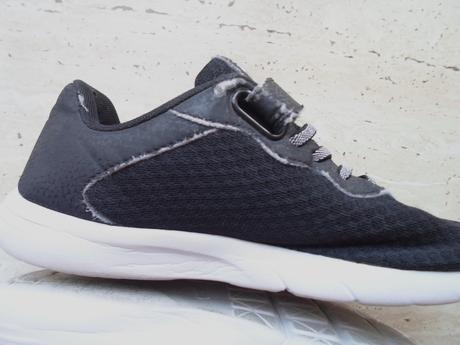 Černé boty tenisky botasky sálovky, 37