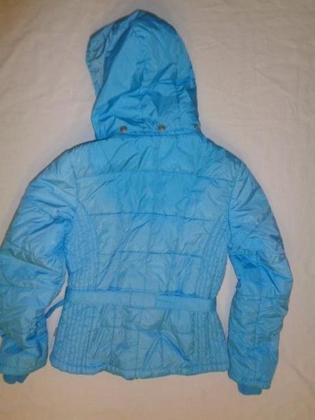 Krásná svítivě tyrkysová prošívaná bunda s páskem, staccato,152