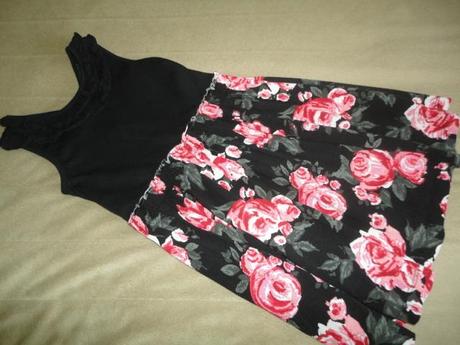 Krásné šaty george, vel. 6/7 let, mini vada očko, george,116