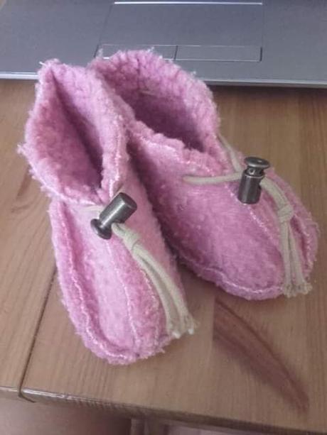 Vlněné nechodící botičky, <17