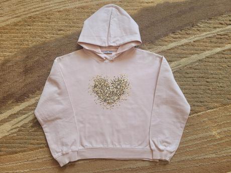 Mikina s kapucí, se srdcem z flitrů, 146