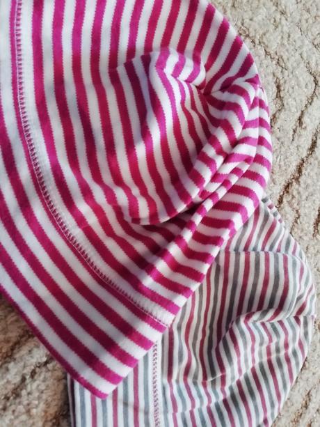 Krásné nové bavlněné čepice 3-6let, 104