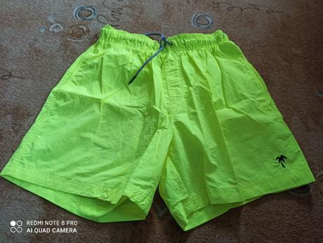 Kraťasy a tričko, 140–152