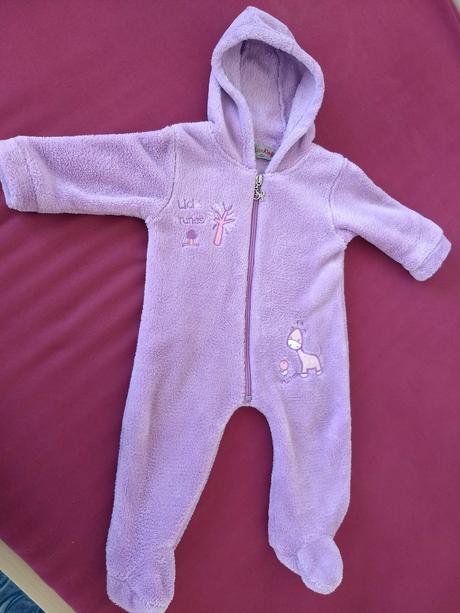 Fialová kombinéza, 68