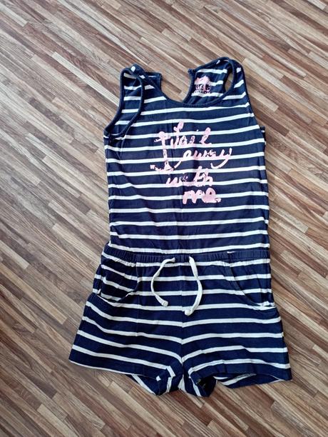 Kraťasovy overal, alive,140