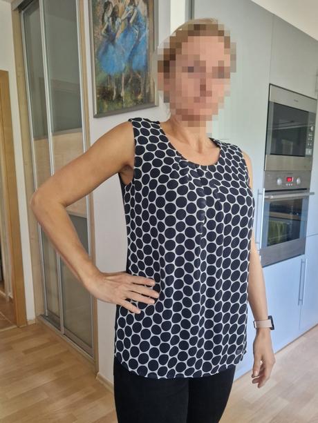 Halenka bez ramínek puntíky, l