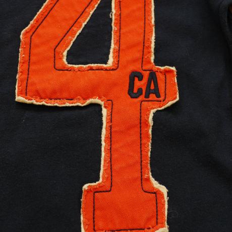 Tmave modre s cislem 34, cherokee,140