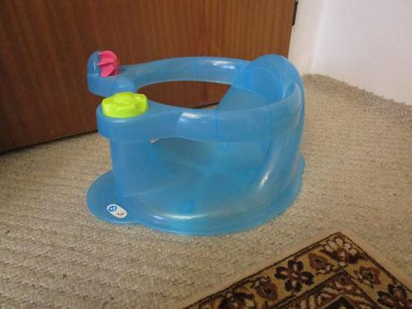 Modré plastové sedátko do vany s přísavkami,pc 499,