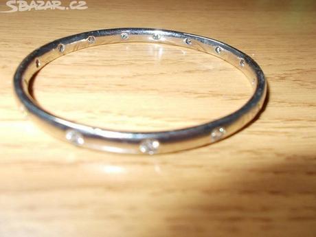 Náramek s kamínky,