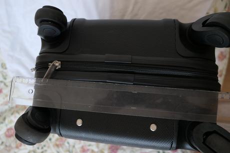 Skořepinový kufr na kolečkách - palubní, 