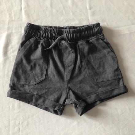 Vel. 86 šedé šortečky s kapsami, 86