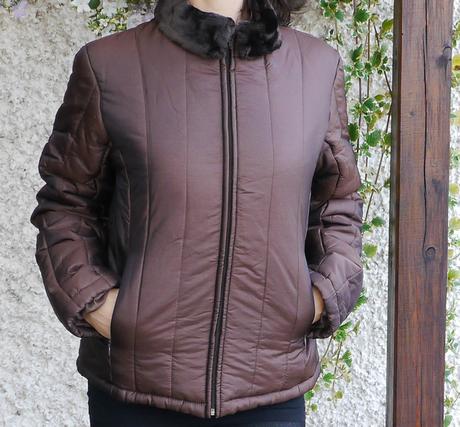 Cokoladove hneda bunda s koziskem u krku, 34