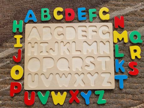 Dřevěná vkládačka abeceda, písmenka,