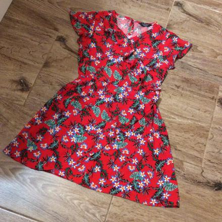 Lehoučké letní květinkové šaty, primark,140