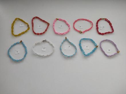 Korálkové náramky,